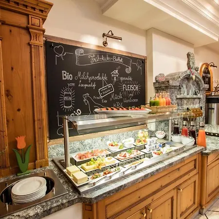 Perauer Готель